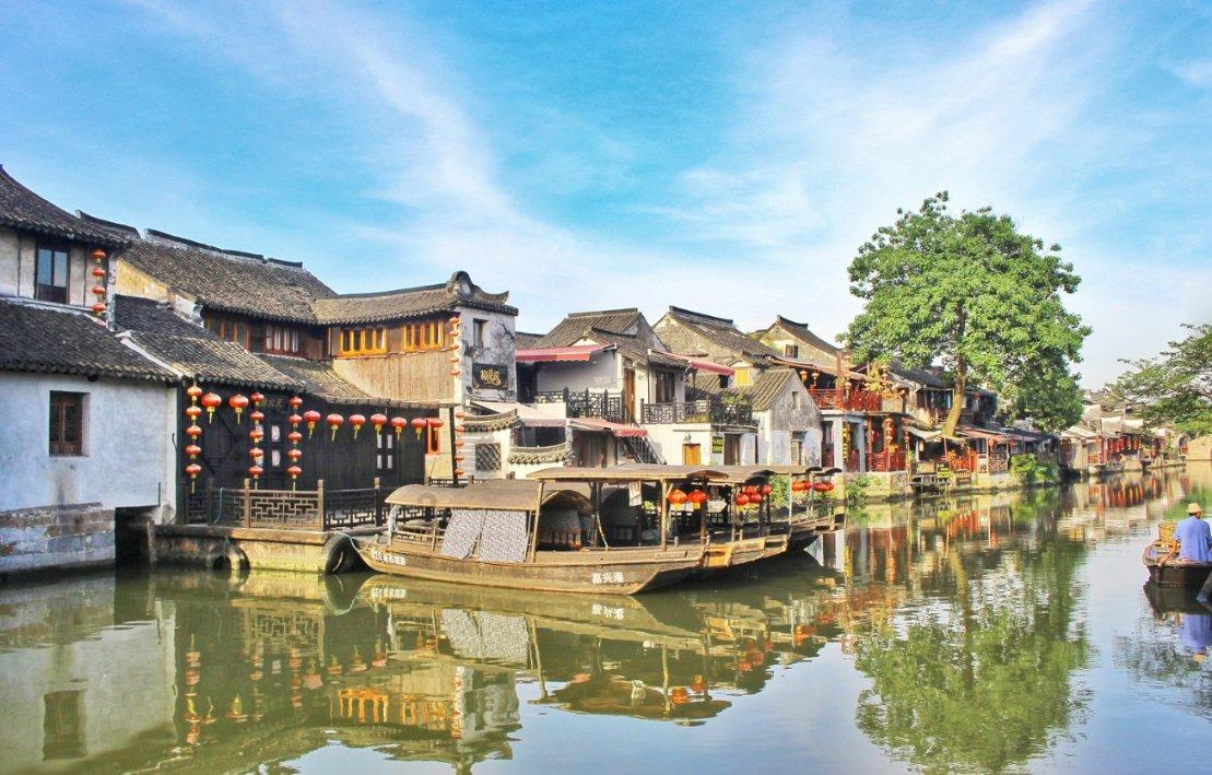 龙山开展“马路市场”专项整治 确保春运道路安全